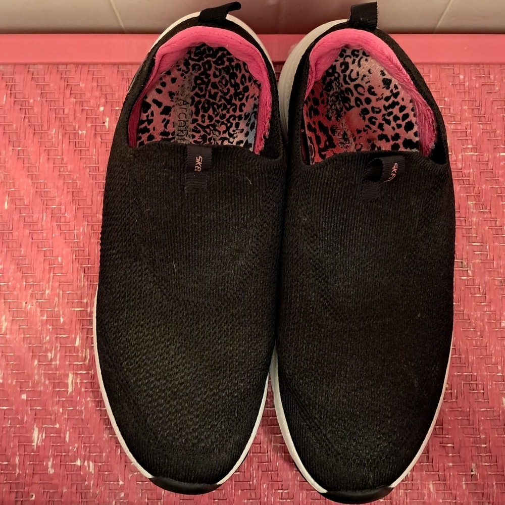 Black Skechers Sneakers